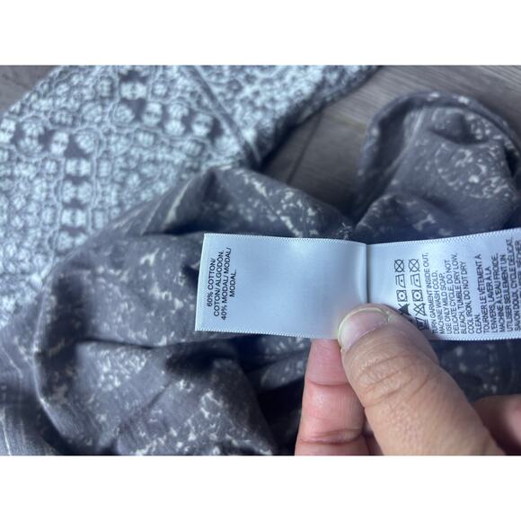 Lucky Brand 1X Boho Paisley Medallion Long Sleeve Top Gray Ivory Plus - Picture 7 of 8